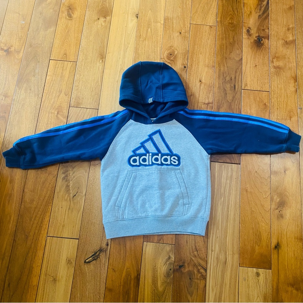 Adidas Boys Hoodie Sweatshirt Size 5 Pullover Athletic Casual Gray Black - Picture 2 of 9